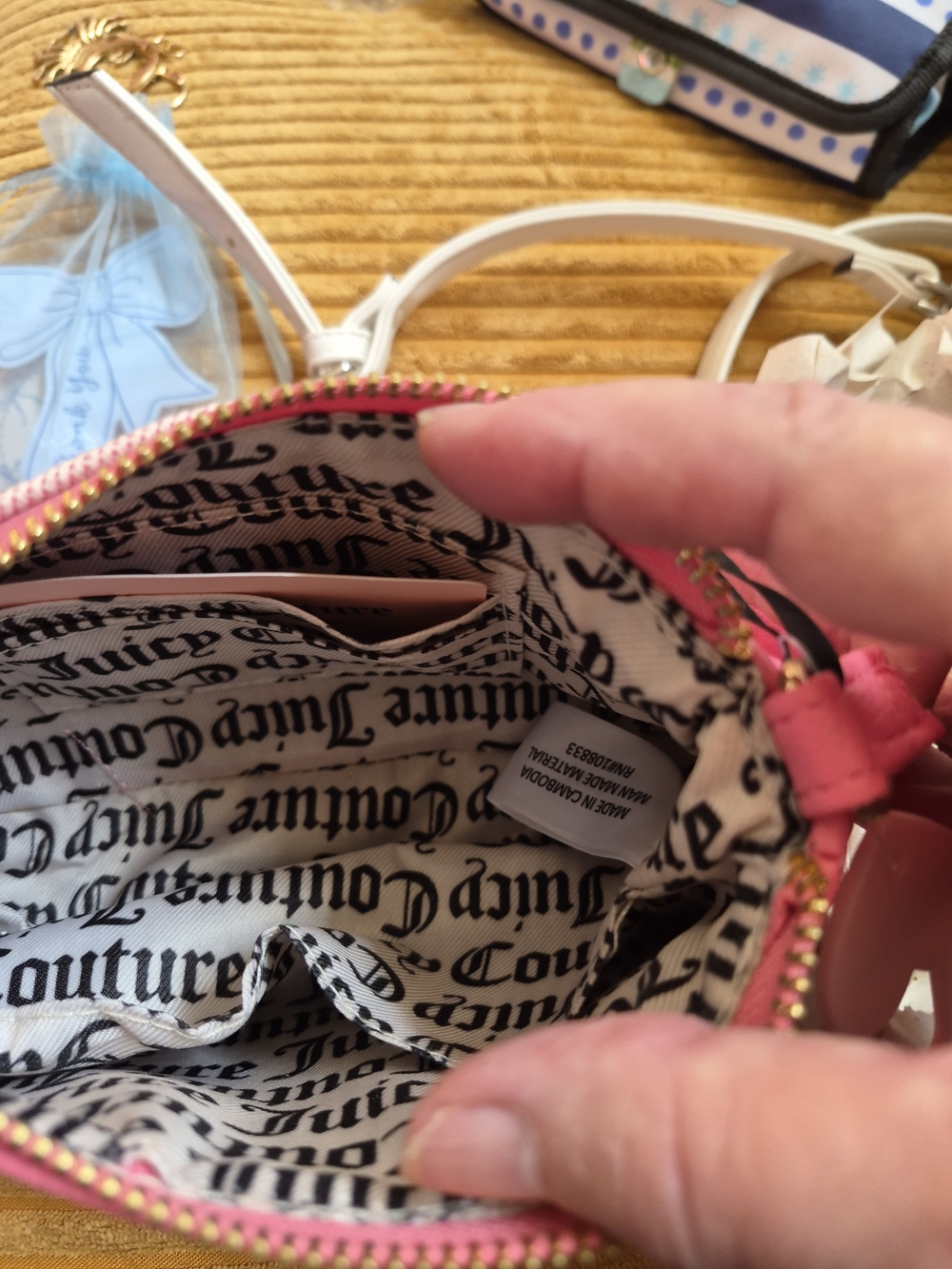 Juicy Couture Pink Shoulder Bag With Adorable Pink Charm - Picture 3 of 7
